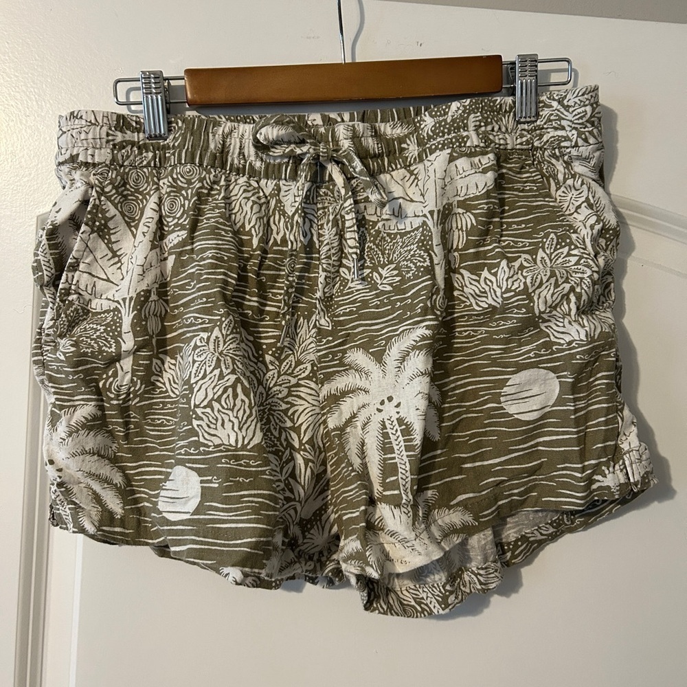 H&M Tropical Print Women Shorts Size 10